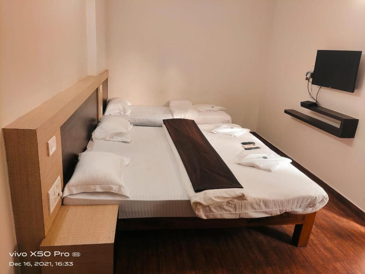 Baga Beach Paradise Hotel Bagian luar foto