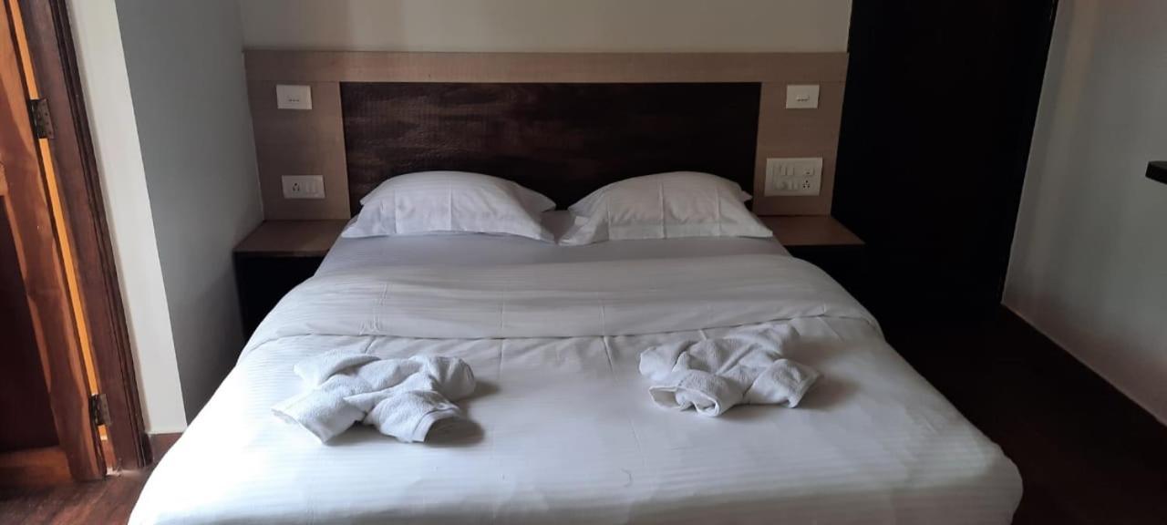 Baga Beach Paradise Hotel Bagian luar foto