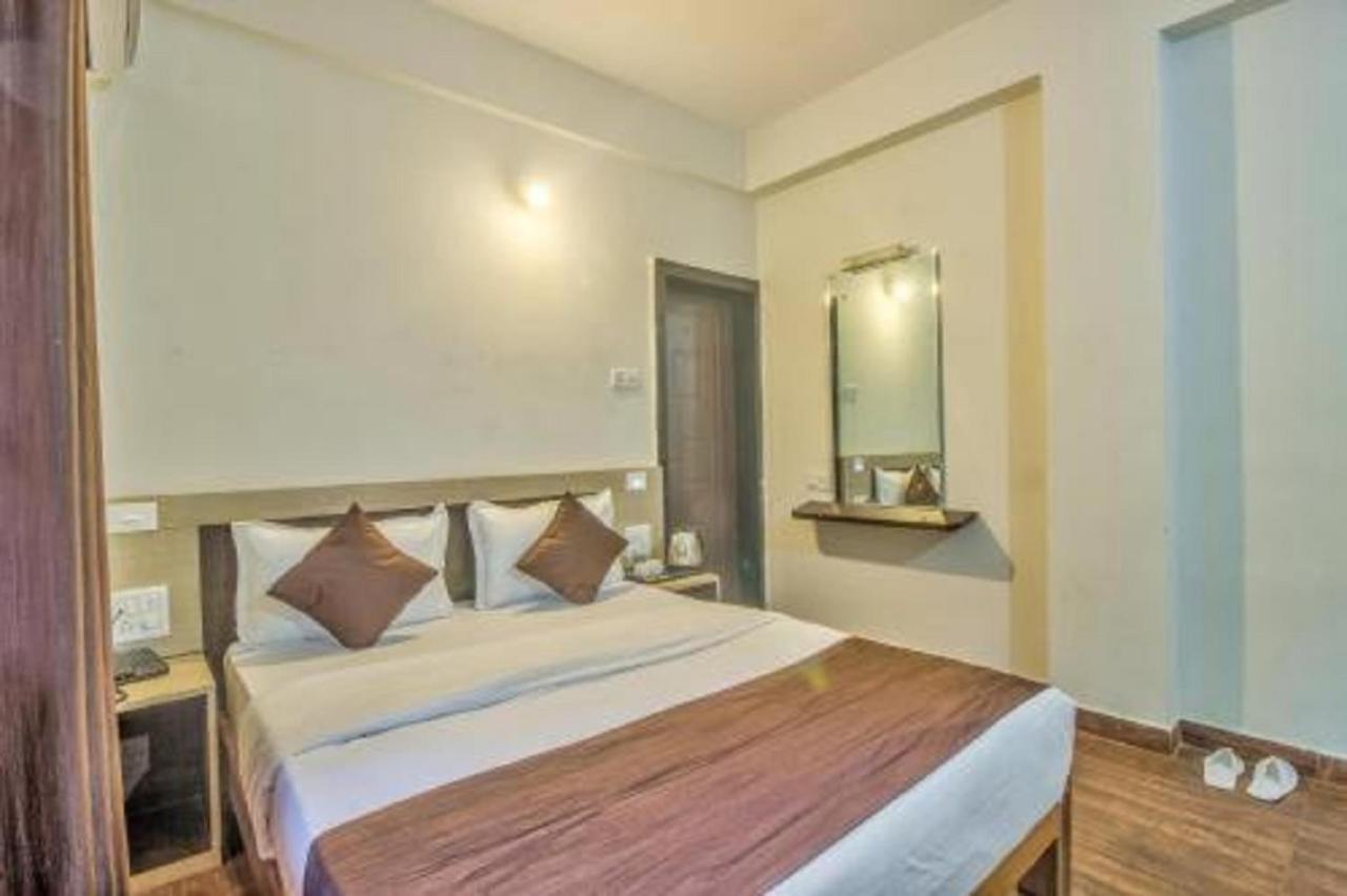 Baga Beach Paradise Hotel Bagian luar foto