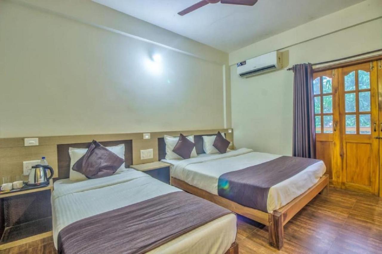 Baga Beach Paradise Hotel Bagian luar foto